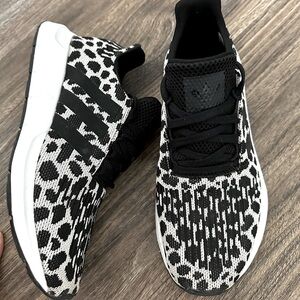 Adidas Swift Run Leopard Print Running Shoes Size 7.5